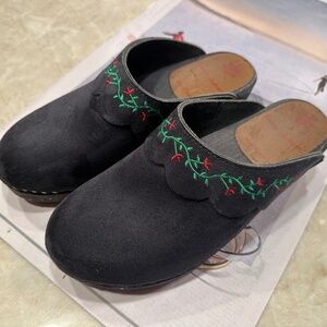 Hanna Andersson Clogs, black suede with floral detail, Size 40